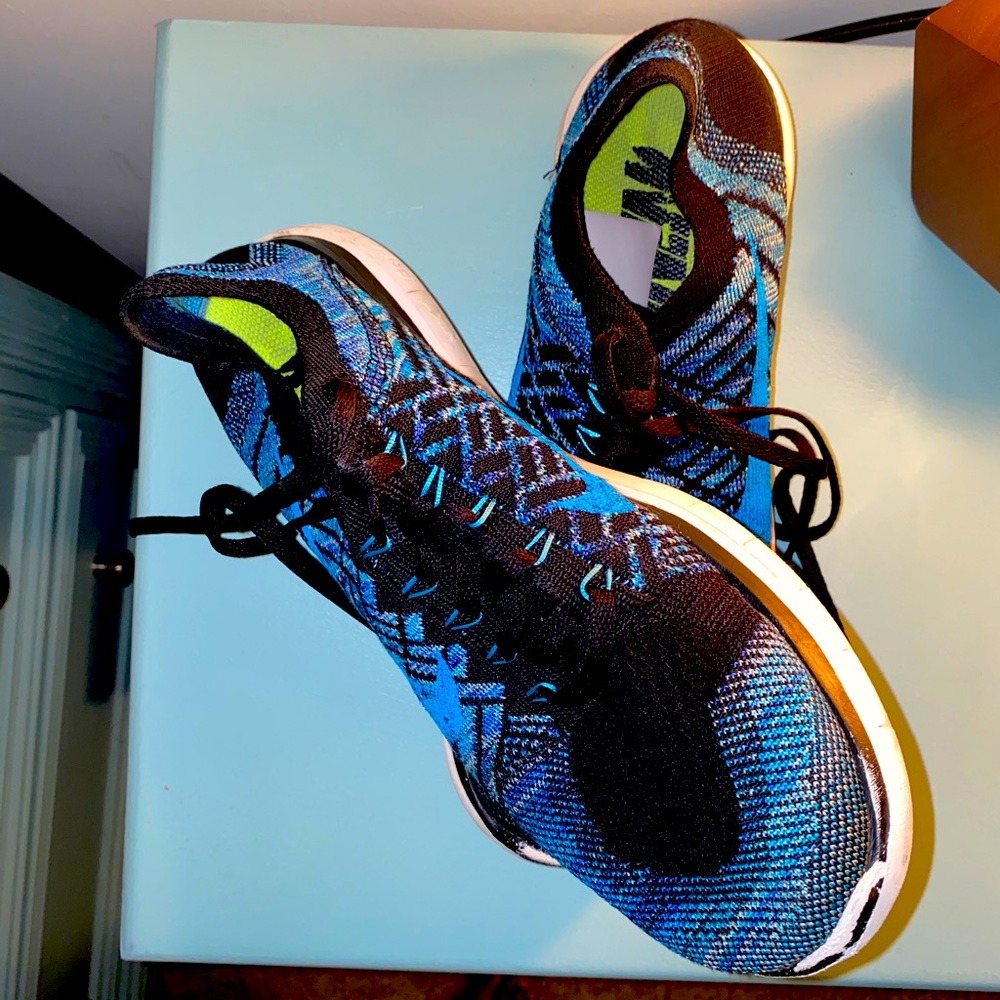Nike FlyKnit Shoes - Size 8